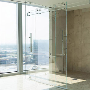 Spacious and stylish frameless door