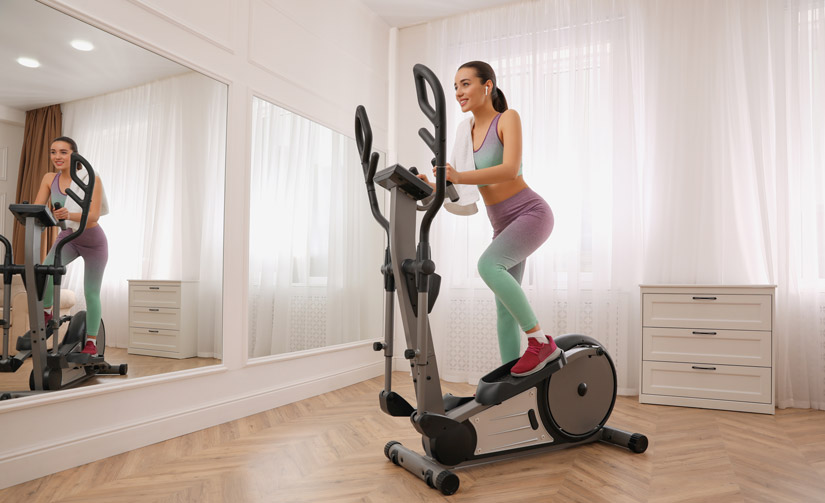 Large double mirrors in a workout room