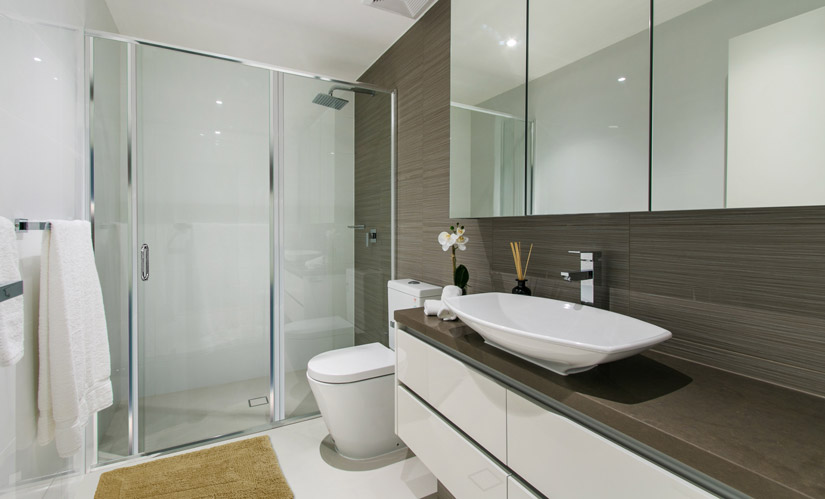 Semi-frameless showers combine features of frameless and framed units. 