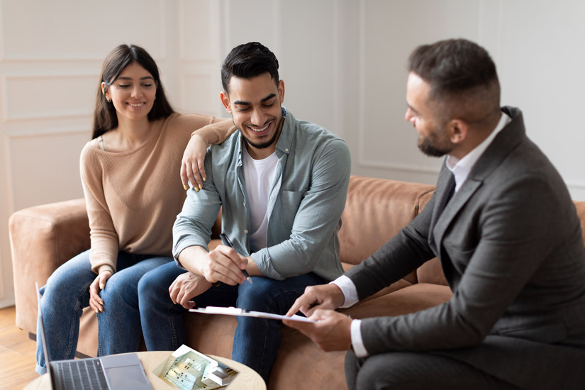 Family discussing project with glass professional