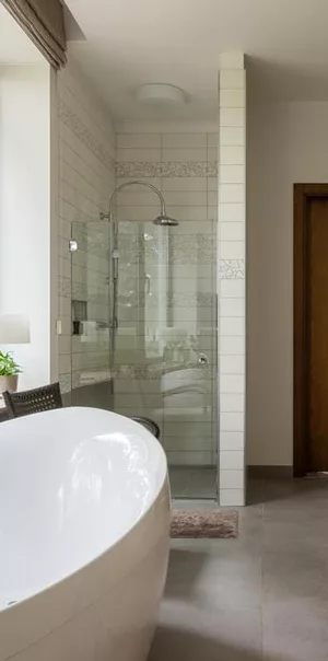 
Spring is the time of renewal, and you can get a jump-start on refreshing your bathroom by scheduling the installation of a glass shower door, enclosure, or screen.