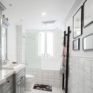 
Subway tiles have been trendy for a while now, and they remain relevant but with a new twist. Instead of arranging them in a brick-like design, decorators are “stacking” the subway tiles directly above and below each other for a fresh style.