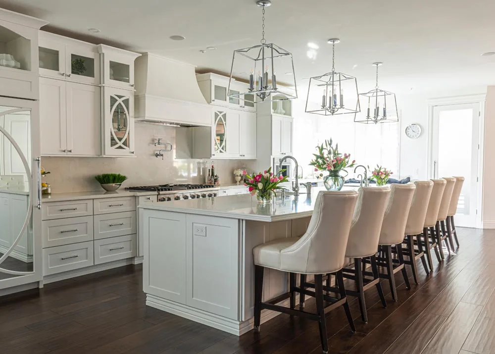 Decorative cabinet door glass can transform a piece of furniture or even a room, but this interior design tool is sometimes overlooked. In this buyer’s guide, we’ll cover everything from cabinet glass basics to decorating tips.
