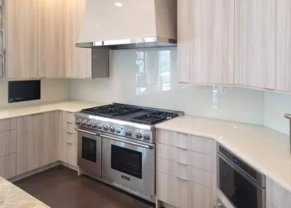 The most popular kitchen application for back painted glass is the backsplash in a kitchen. 