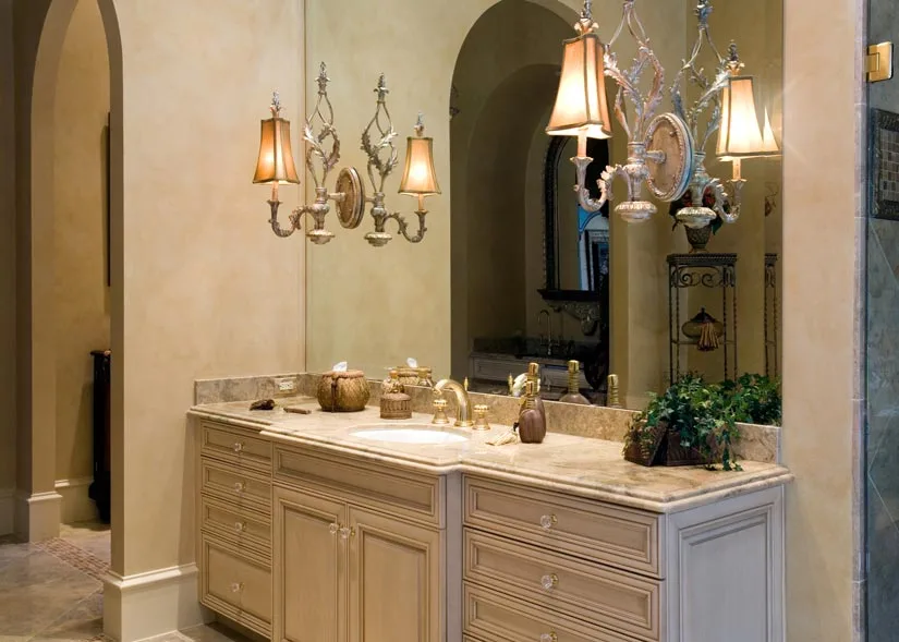 Arch shaped vanity mirror in a bathroom