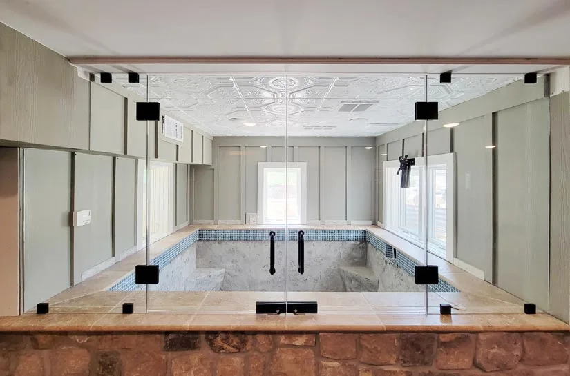 Glass partition walls in a bathroom